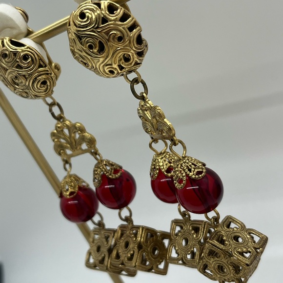 Runway 1980's Amy Jo of New York Red & Gold Clip On Earrings - Picture 2 of 6